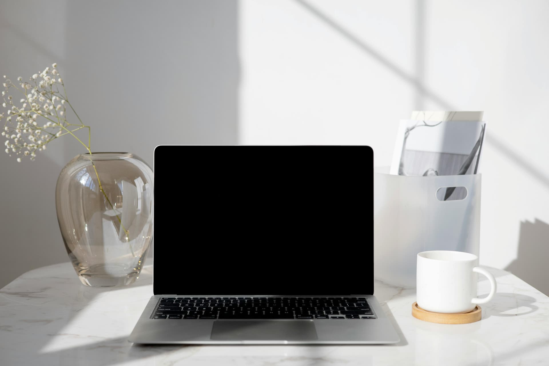 Expert Digital Marketing Virtual Assistant managing multi-channel campaigns